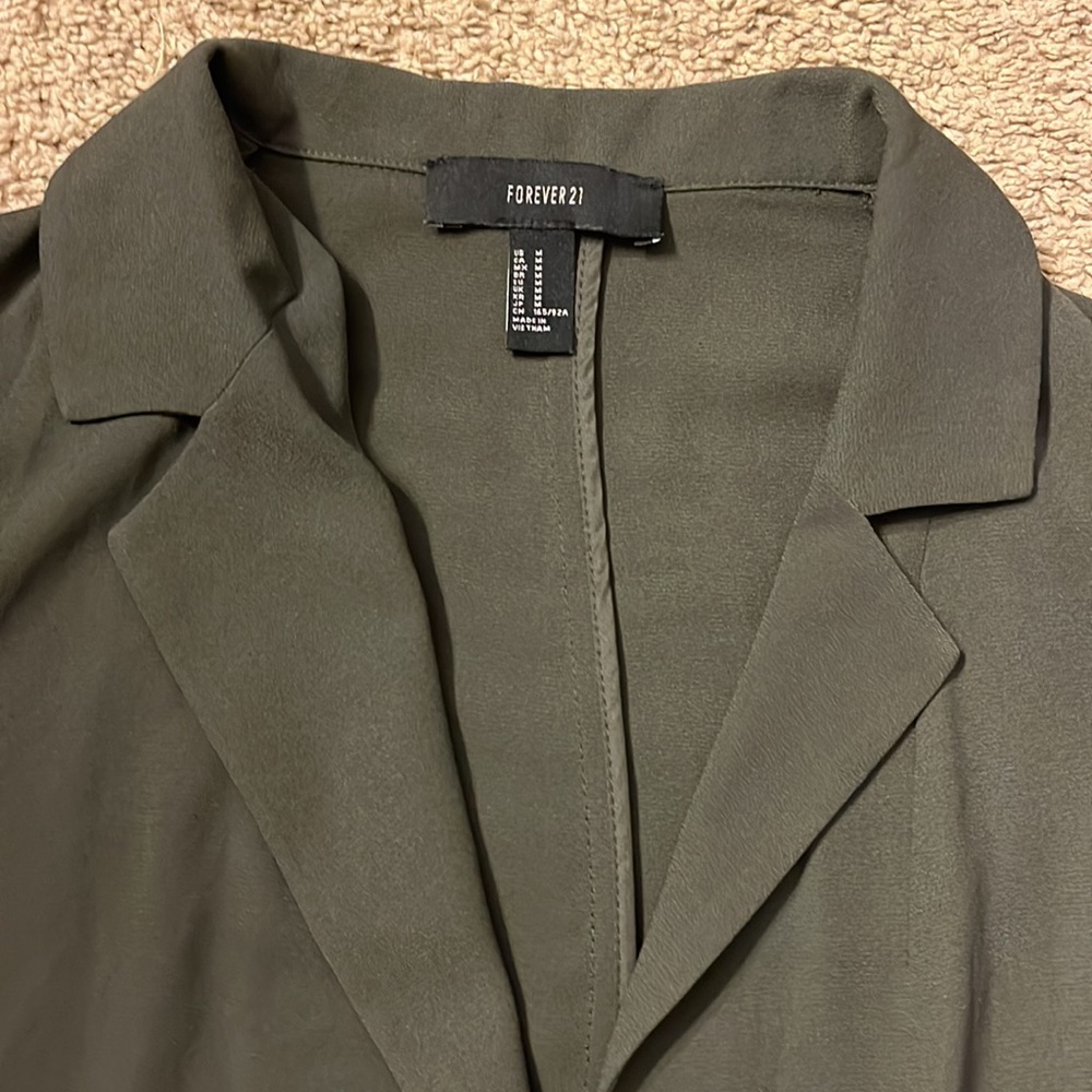 100% polyester - Picture 2 of 4
